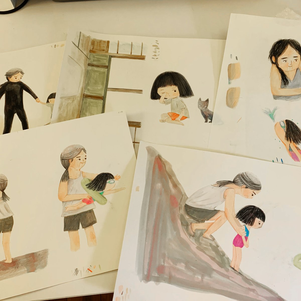 pandajuncoco's tweet photo. Pieces from the picture book process ✨

Finished character paintings, early sketches, and moments of figuring things out side by side on the table.

I love seeing how a story slowly grows through drawing. https://t.co/DkQeolFhVB