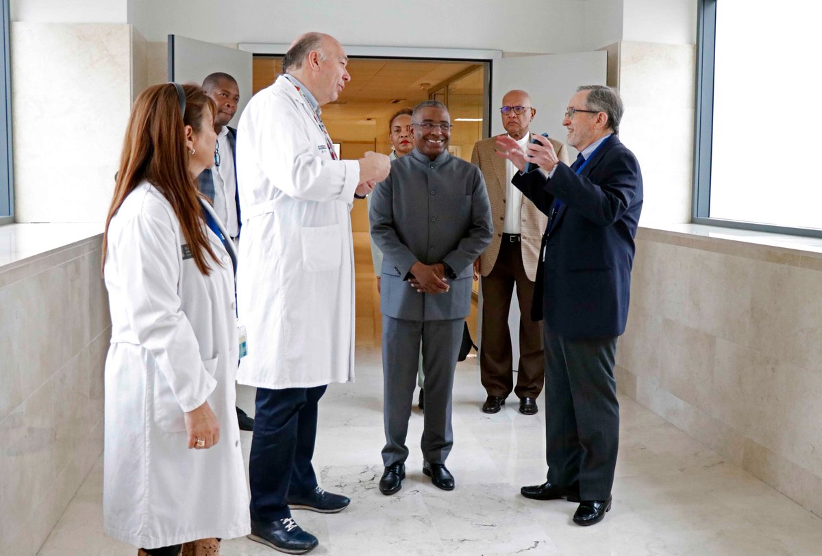 HospitalLaFe's tweet photo. 🏥El ministro de Sanidad de Mozambique, Ussene Hilario Isse, ha visitado hoy el @HospitalLaFe para conocer de cerca los circuitos y protocolos de trabajo de varias áreas quirúrgicas.

📎https://t.co/YegOEmiXkX

#somosLaFe #cirugíacardiaca https://t.co/O2Oibq70LJ