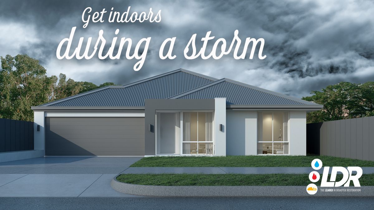 LdrCleaning's tweet photo. When a storm is approaching a top safety tip is to get inside. You will want to get indoors and stay away from windows. #Storm #Tips #StaySafe #Nature #SafetyTips https://t.co/AoY7i3zLDr