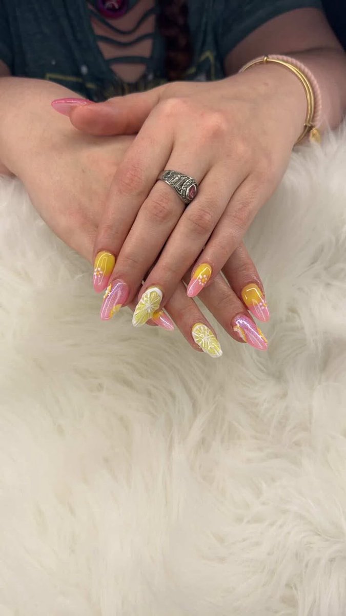mistresstoasty's tweet photo. New nails: strawberry lemonade edition 

💅🏻 🍓 🍋 

These were paid for, 
but you can pay for them too 😉 

$75. https://t.co/VpAJjAvRbp