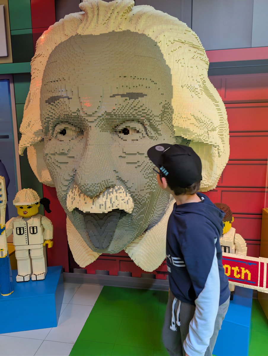 AllesEugen's tweet photo. Итого сейчас в отеле опять и посетили с Иваном(10лет) #LegolandDiscovery побродили по #Centro хотели попасть в #SeaLive но увы билеты нужно брать заранее.. сейчас отдохнем и пойдем погулять и поужинать .. https://t.co/dQvVWDTTV2