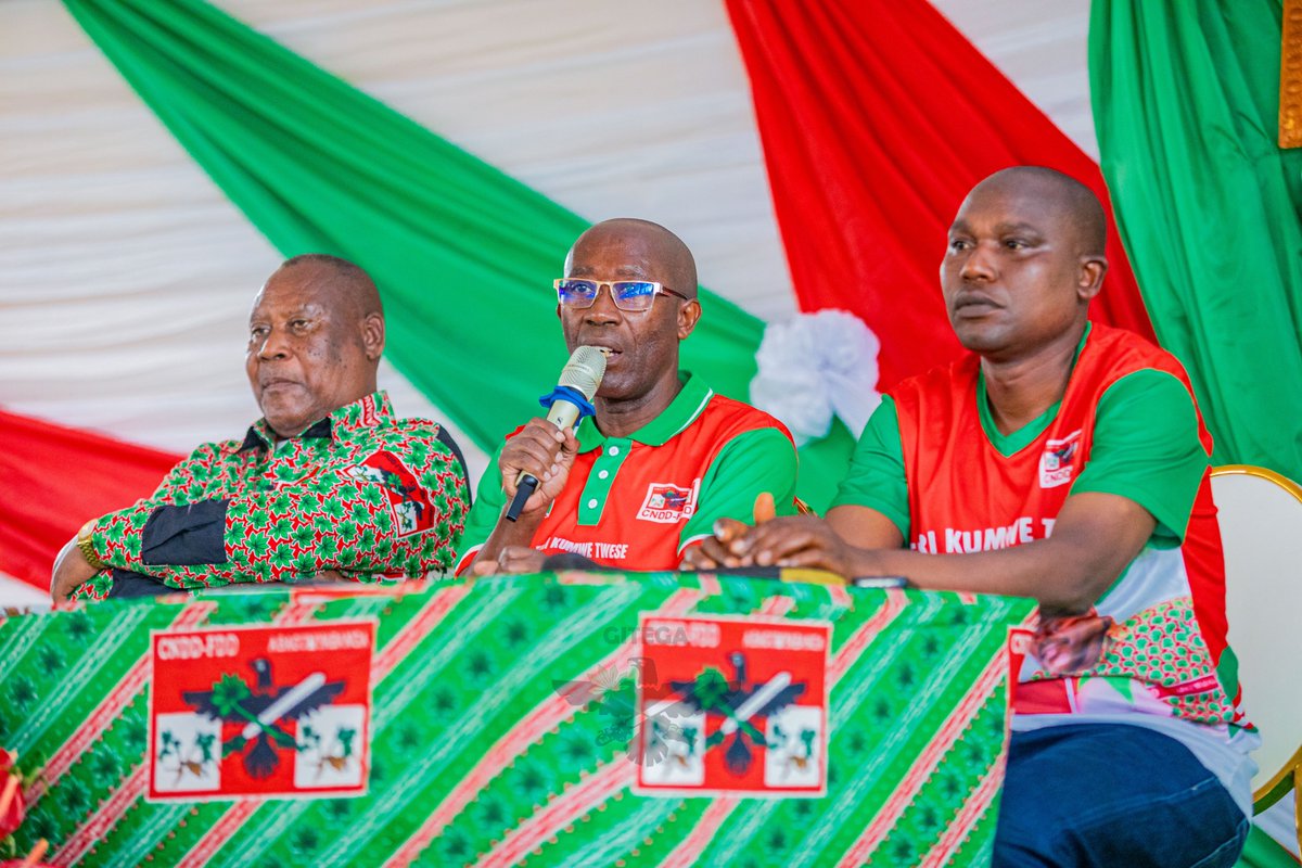 CnddFddGitega's tweet photo. #Gitega 🇧🇮 Ubuserukizi bukuru muri @CnddFdd  bubicishije ku bahetsi b’intara, buriko buha  inyigisho imice itandukanye y'abagumyabanga. Kuri uyu wa 14/5/ 2026, #Emery_Landry_Nyandwi, umuhetsi wa @CnddFddGitega, yarahaye inyigisho indongozi zitandukanye zo muri komine ya Gitega https://t.co/HubpWMz61S