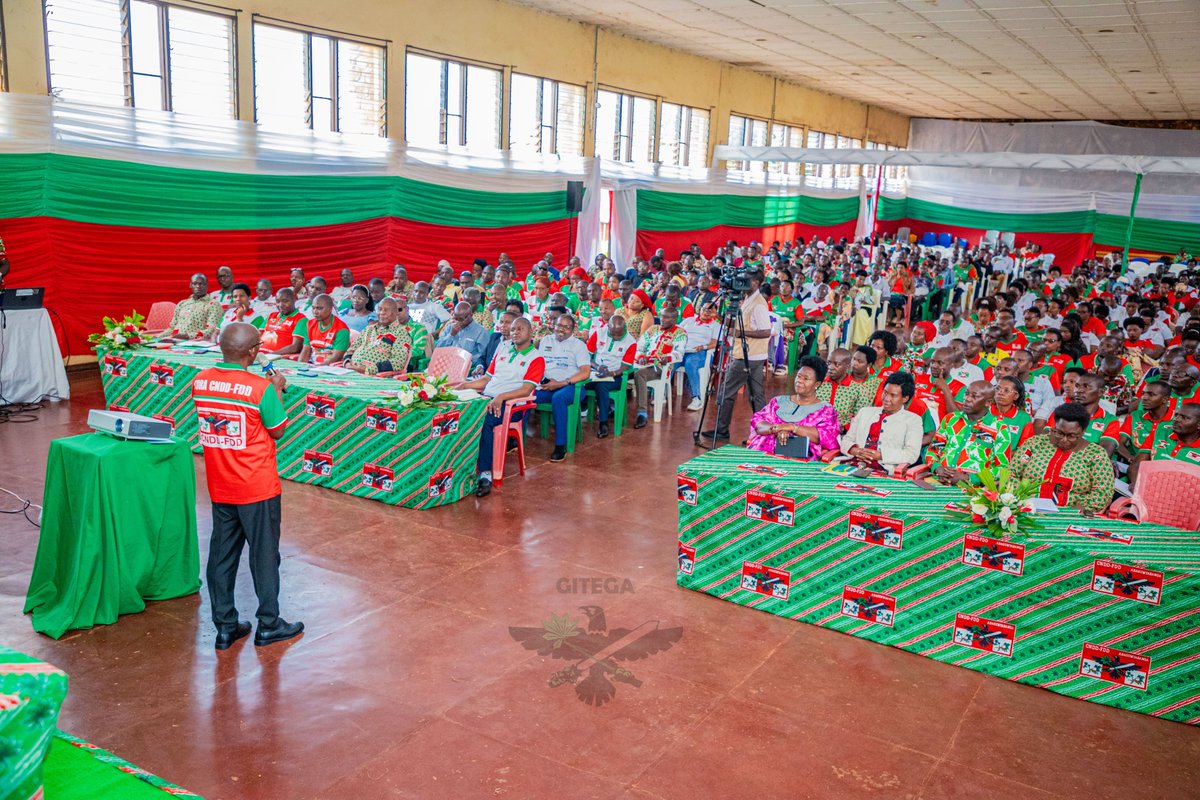 CnddFddGitega's tweet photo. #Gitega 🇧🇮 Ubuserukizi bukuru muri @CnddFdd  bubicishije ku bahetsi b’intara, buriko buha  inyigisho imice itandukanye y'abagumyabanga. Kuri uyu wa 14/5/ 2026, #Emery_Landry_Nyandwi, umuhetsi wa @CnddFddGitega, yarahaye inyigisho indongozi zitandukanye zo muri komine ya Gitega https://t.co/HubpWMz61S