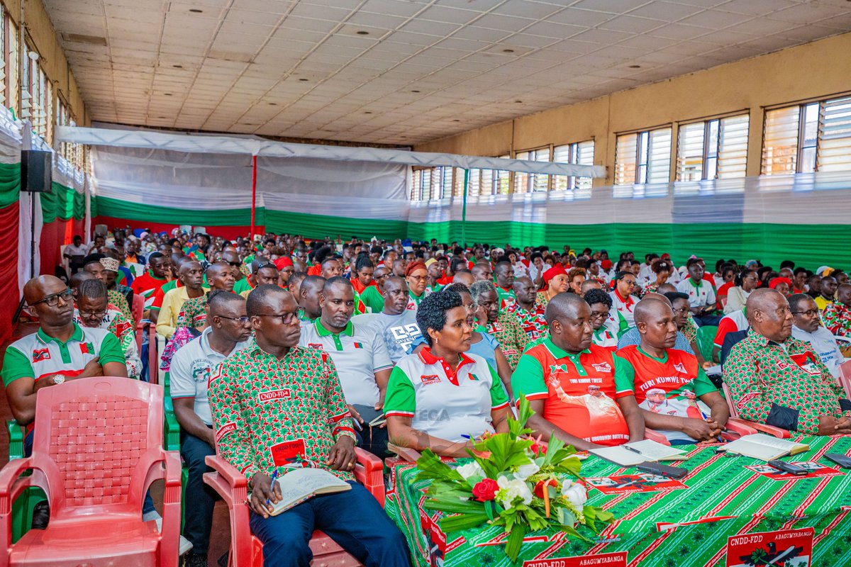 CnddFddGitega's tweet photo. #Gitega 🇧🇮 Ubuserukizi bukuru muri @CnddFdd  bubicishije ku bahetsi b’intara, buriko buha  inyigisho imice itandukanye y'abagumyabanga. Kuri uyu wa 14/5/ 2026, #Emery_Landry_Nyandwi, umuhetsi wa @CnddFddGitega, yarahaye inyigisho indongozi zitandukanye zo muri komine ya Gitega https://t.co/HubpWMz61S