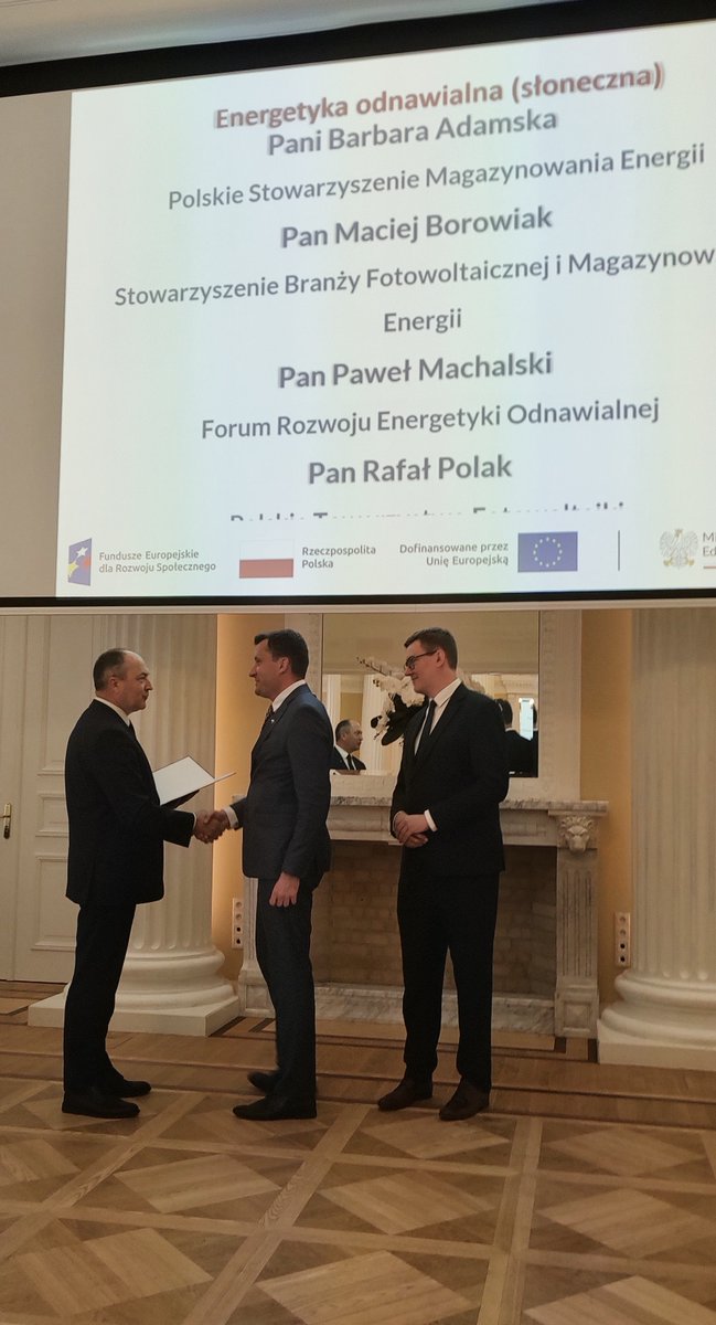 FREO_OZE's tweet photo. Przedstawiciele administracji rządowej dostrzegli kwalifikacje Prezesa Zarządu #FREO łączące  doświadczenie w obszarze nauki i dydaktyki akademickiej z praktyką w branży #OZE. Pani Minister @barbaraanowacka powołała dra @PawelMachalski do Krajowego zespołu konsultantów branżowych https://t.co/RIz8T4B2Am