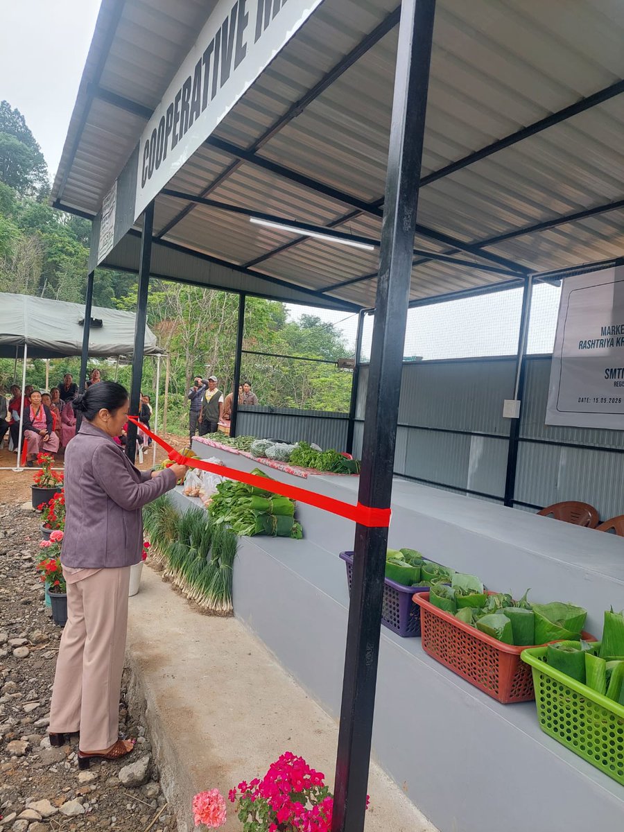Ngl_Cooperation's tweet photo. Registrar of Cooperative Societies Smti.Bendangla Longkumer inaugurated the Cooperative market at kezoma Basa constructed under RKVY project. This infrastructure will facilitate marketing of farm produce of the farmers, managed by Tasenumi Agri &amp; Allied Cooperative Society. https://t.co/wYrI4xefIL