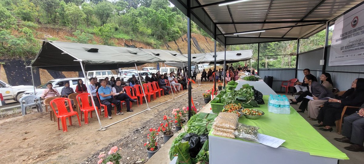 Ngl_Cooperation's tweet photo. Registrar of Cooperative Societies Smti.Bendangla Longkumer inaugurated the Cooperative market at kezoma Basa constructed under RKVY project. This infrastructure will facilitate marketing of farm produce of the farmers, managed by Tasenumi Agri &amp; Allied Cooperative Society. https://t.co/wYrI4xefIL