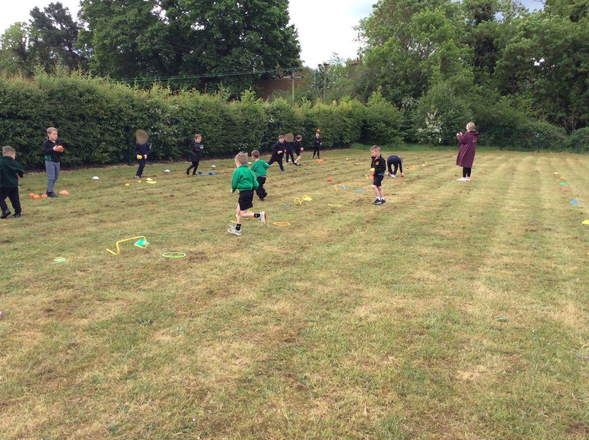 puller_memorial's tweet photo. Fantastic bowls session at Puller Memorial today! The children showed great teamwork and sportsmanship throughout. Well done everyone, and thank you Ms Shelley for a wonderful experience! 💚💛 https://t.co/bjNxkUKYek