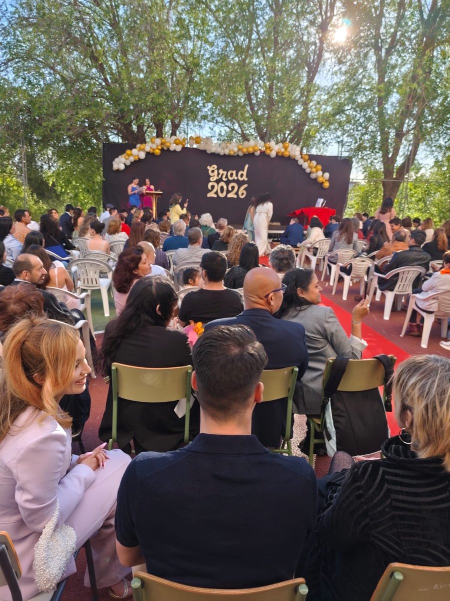 iesgm's tweet photo. Acto de Graduación de Bachillerato en el IESGM: 
Alrededor de 300 personas, entre familiares, amigos y profesores, acompañaron a los alumnos de la promoción 25-26 en el día de su graduación, con discursos muy entrañables y de agradecimiento… https://t.co/Sv0X2rpVzX