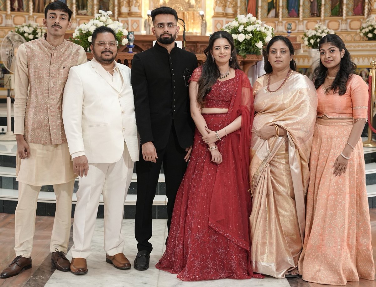 jimmyml2000's tweet photo. Dr Jimmy Lonappan Moyalan and family https://t.co/Dsw4sVAVkJ