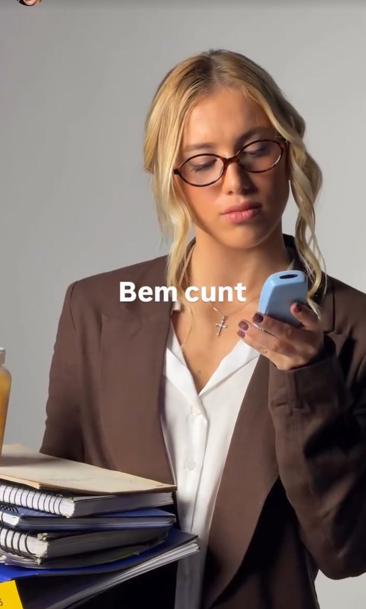 hednamed's tweet photo. eu adoro que ressignificaram a palavra “cunt” e agora manu cit pode usar vocabulário drag 🤣🤣🤣 https://t.co/WcL8tKDQ3i