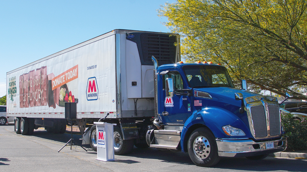 MarathonPetroCo's tweet photo. 🚚  A donation from Marathon Petroleum’s El Paso refinery and MPLX, the company’s midstream component, is helping the El Pasoans Fighting Hunger Food Bank reach even more people in need across a three-county area. 💚 Full story: https://t.co/6qrJjtU4jc 

#MPCgives #ElPasoCounty #MarathonPetroleum