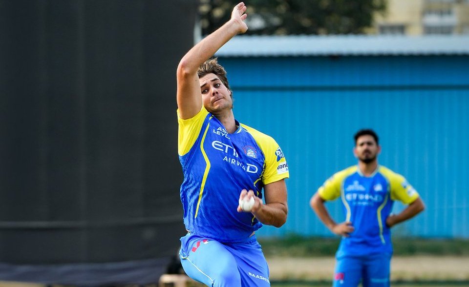 Crex_live's tweet photo. Spencer Johnson is making his debut for Chennai Super Kings 💛

#CSKvsLSG #SpencerJohnson https://t.co/VxYVbHd7mi