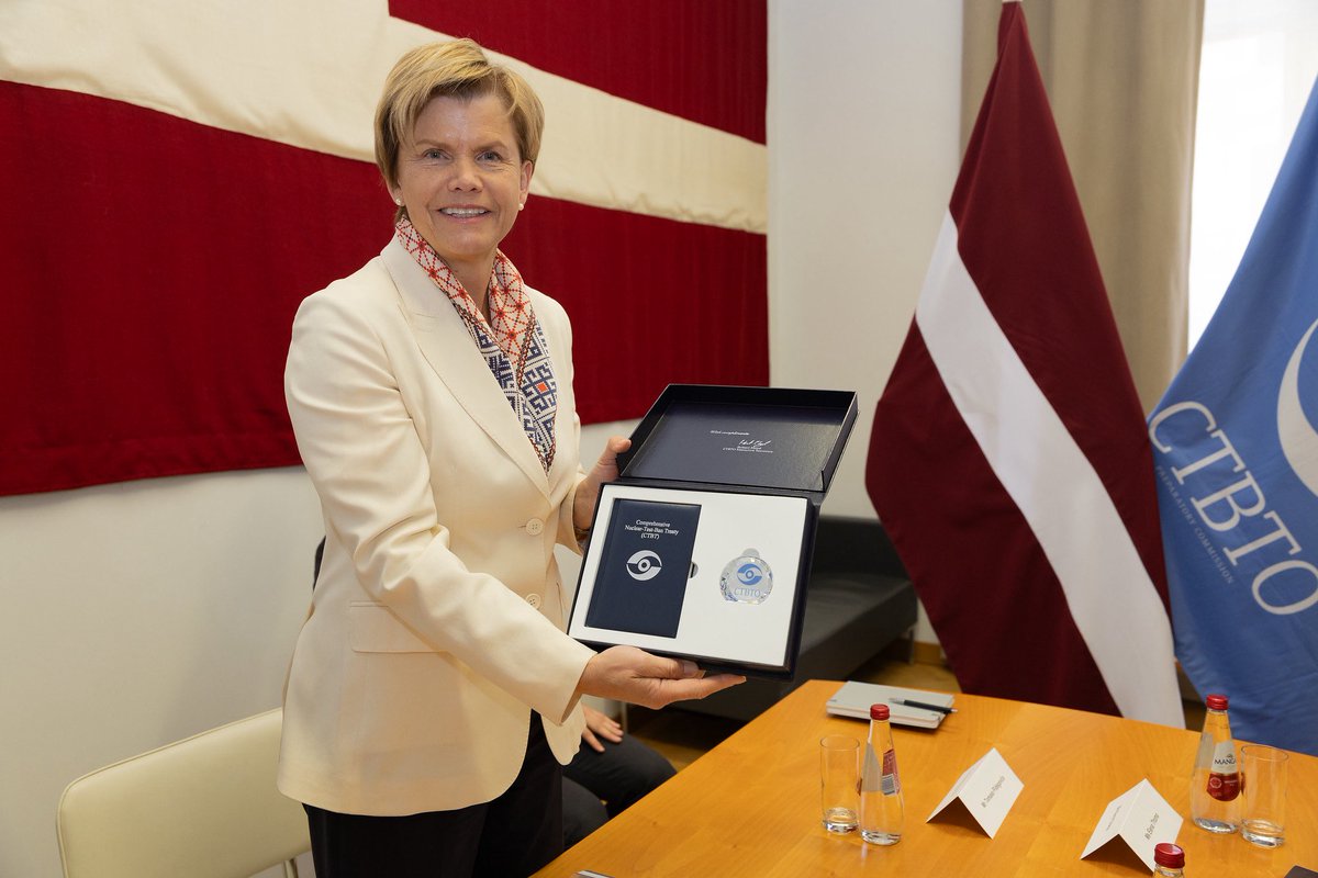 Latvian_MFA's tweet photo. Foreign Minister @Braze_Baiba meets with the Executive Secretary of the Comprehensive Nuclear-Test-Ban Treaty Organization (@CTBTO), Dr Robert Floyd, to discuss international security, implementation to the nuclear test-ban, and the strengthening of the CTBT verification system 🔐

During the meeting, the Foreign Minister reaffirmed Latvia’s strong support for the Comprehensive Nuclear-Test-Ban Treaty and its universalisation, and emphasised the need to continue international efforts to facilitate the treaty’s entry into force.

🔗 Read more: https://t.co/4XyyP033uX

📸 Flickr album: https://t.co/rtW1BiUbXh