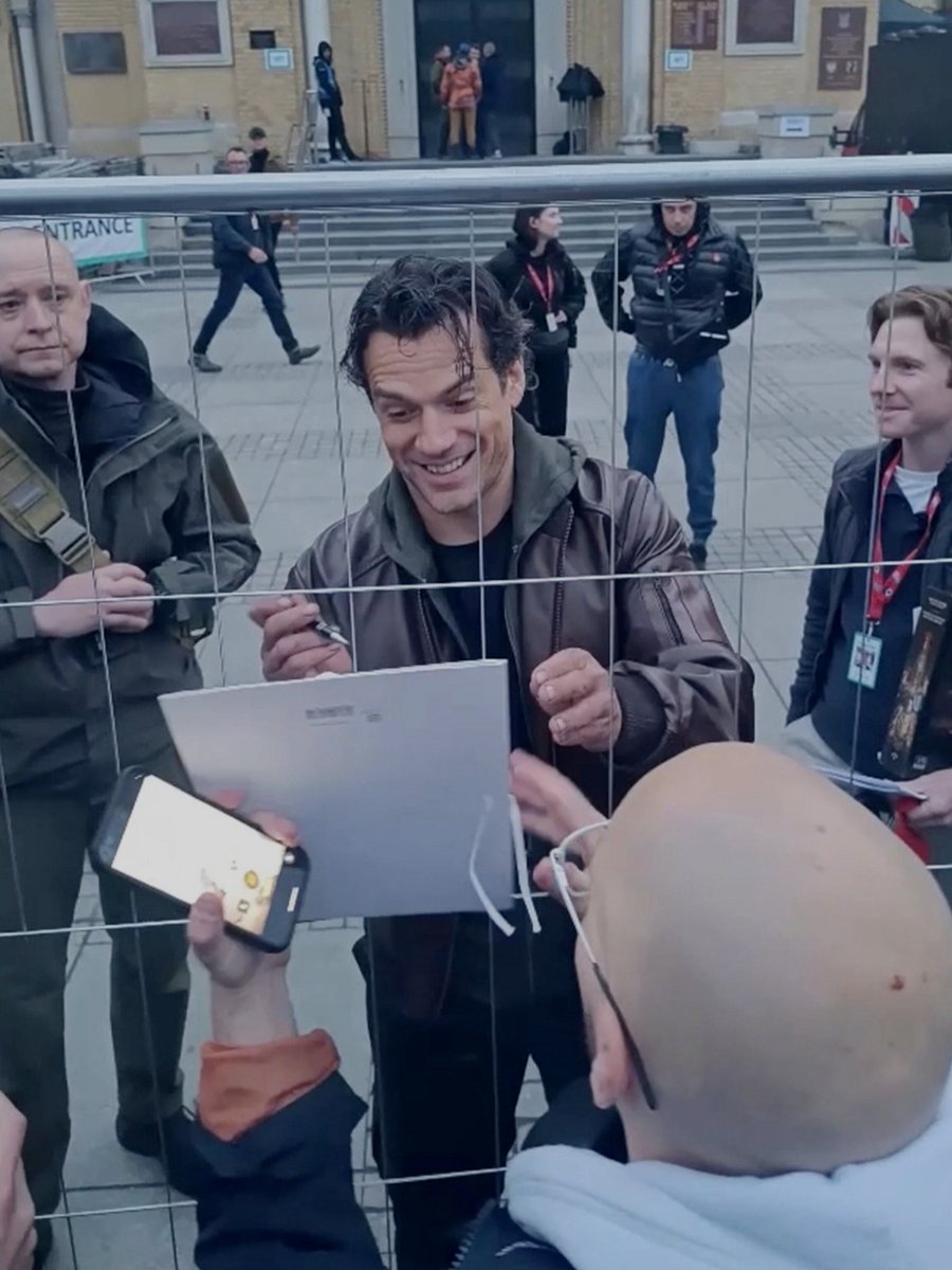 Henry Cavill Updates tweet media