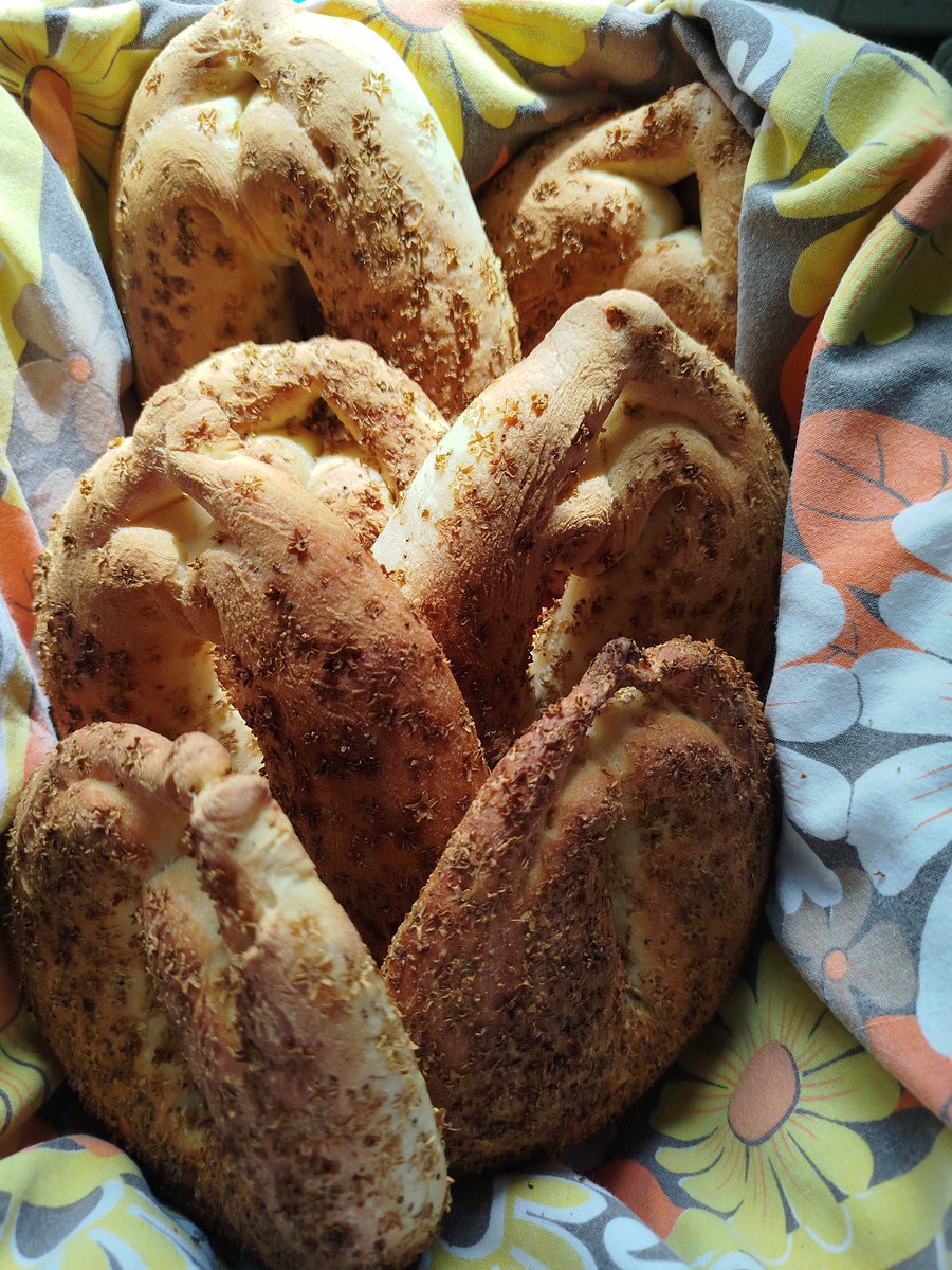 AnnaPcr's tweet photo. #tradizioni che non voglio far perdere:pane con fiori di sambuco... spero che sia buono anche solo la metà rispetto a quello che facevi tu ❤️... https://t.co/ohzcA0t05b