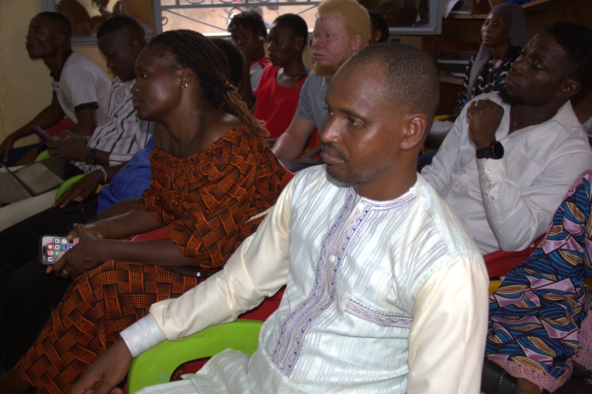 BlogueursBF's tweet photo. 📸 Retour en images sur le 2e Afterwork de l'Association des Blogueurs du Burkina (#ABB) ce 13 mai 2026 à Ouagadougou. 

Acteurs du digital, étudiant·e·s et pros de la com se sont réunis pour échanger sur un défi crucial : la cybersécurité à l'ère de l'IA. https://t.co/oXtxX3J1sG