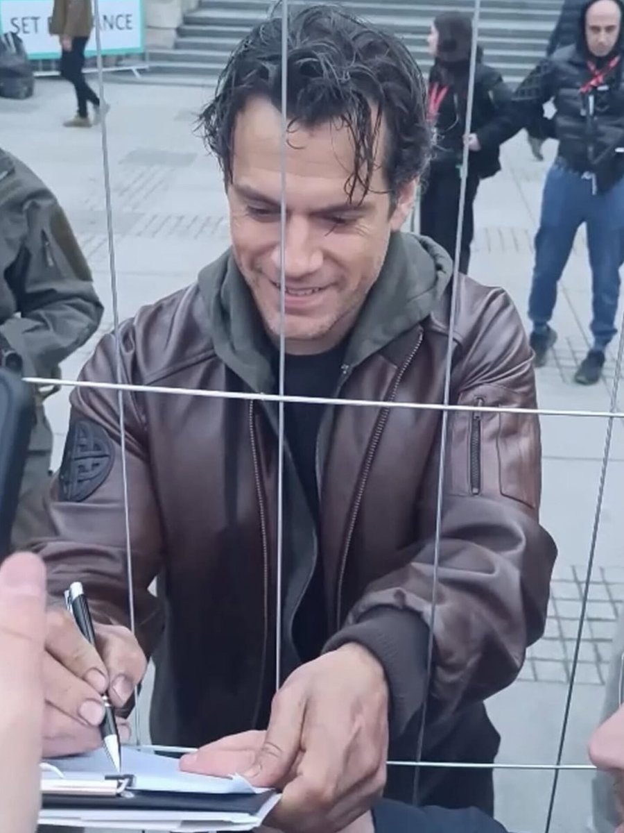 Henry Cavill Updates tweet media