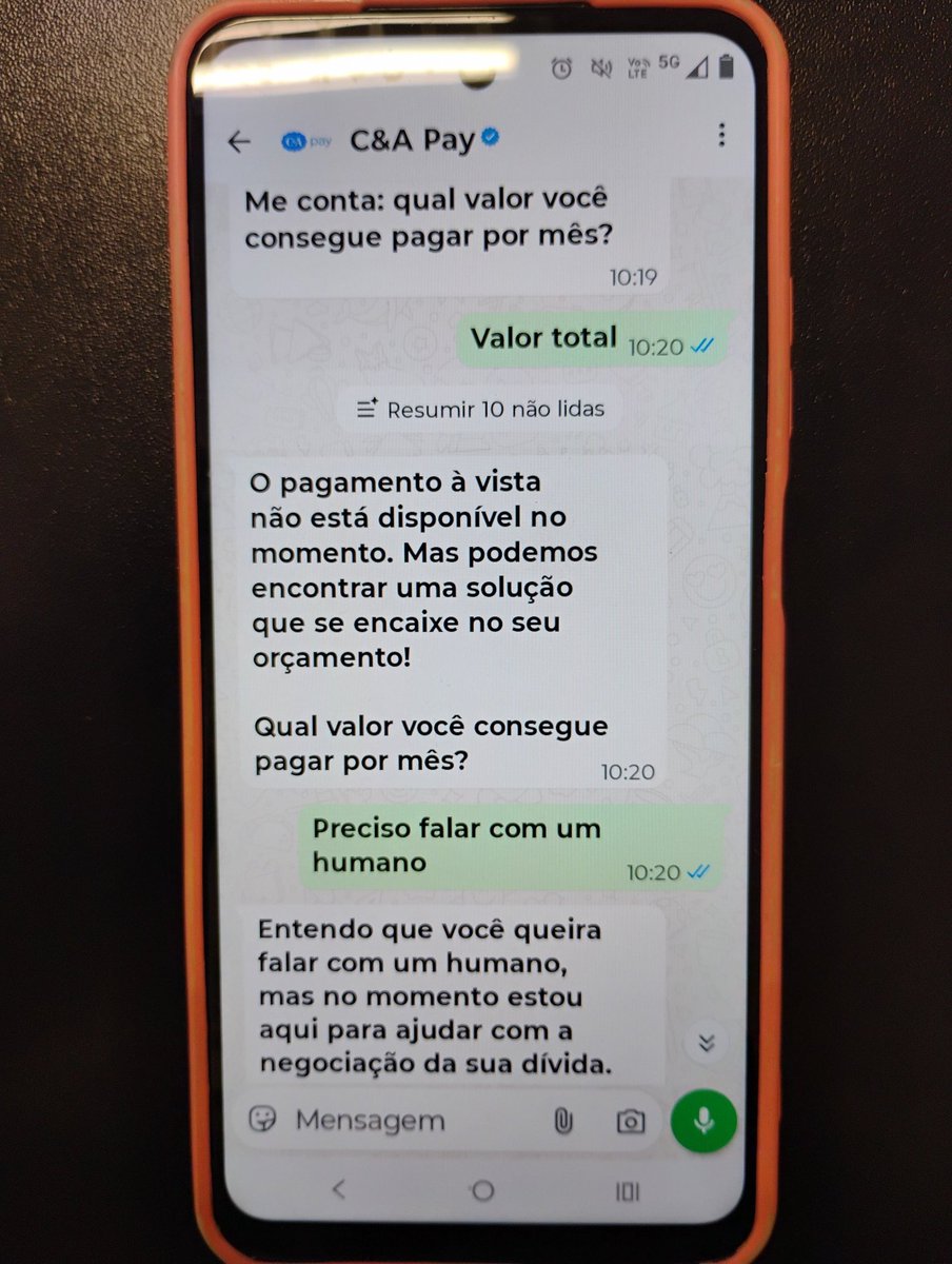 lari_bc's tweet photo. O absurdo da @cea_brasil : não manda a fatura por WhatsApp (conforme informado em loja), manda um SMS informando que o nome será negativado no Serasa e quando fui gerar o boleto para pagar, NÃO ME DAVA A OPÇÃO DE PAGAR A VISTA!
Tentei falar com um humano, sem sucesso. Absurdo. https://t.co/yNFfgz7mN9