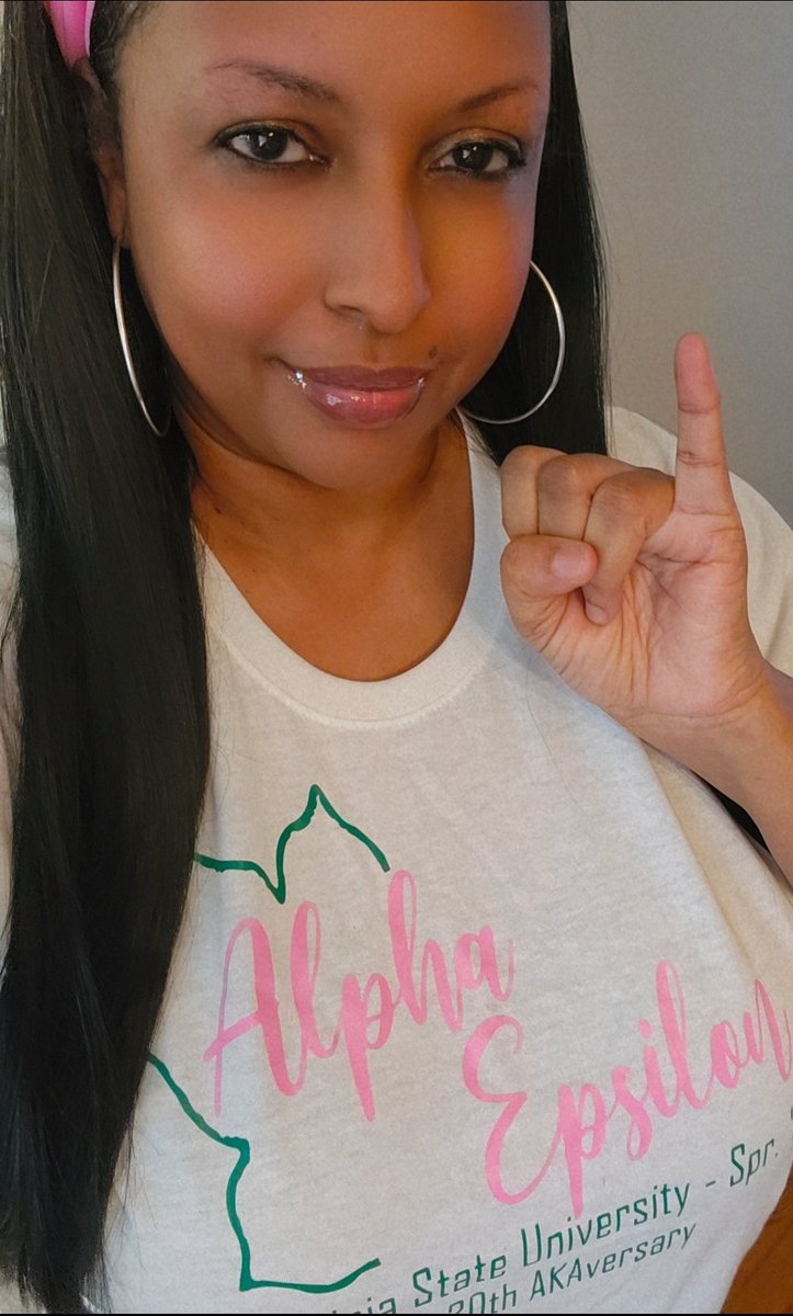Lizzs_Lockeroom's tweet photo. Happy Centennial Charter Day to my chapter, the Alpha Epsilon Chapter of Alpha Kappa Alpha Sorority, Inc. (May 15, 1926) #SkeeWee #VSU #100Years ππ#AEMade #AKA1908 #AECharterDay https://t.co/3Mvf7iZztS