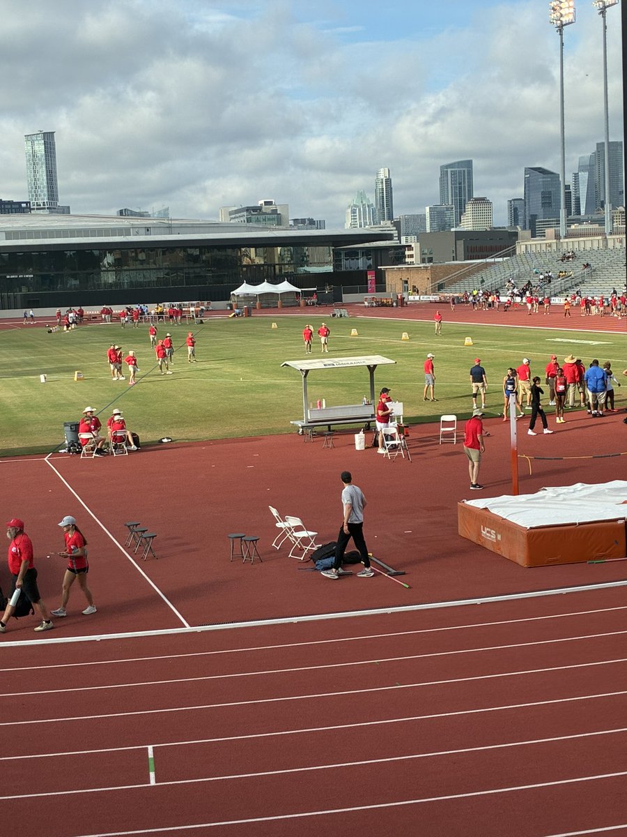 LCP_Track's tweet photo. Kinley Stevens getting warmed up for today’s UIL 5A State Championship! 

Go, Pirates!
⚡️⚡️⚡️ https://t.co/Pkgoc1MJ2K