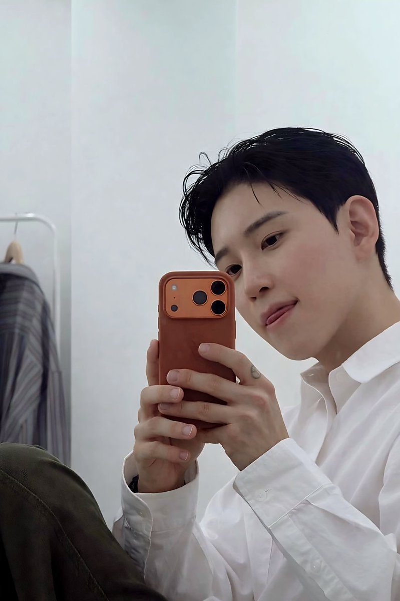 hyunsang0's tweet photo. 오늘 4장 다 모았네💛 https://t.co/xd105XMx9X