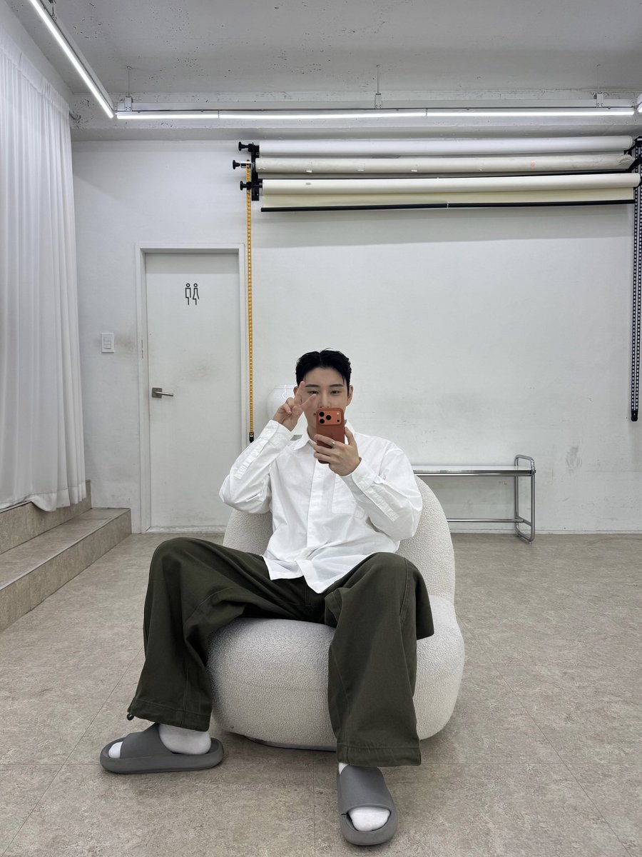hyunsang0's tweet photo. 오늘 4장 다 모았네💛 https://t.co/xd105XMx9X
