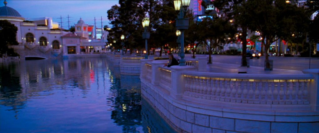 cinevow's tweet photo. The cinematography of Ocean’s Thirteen, 2007 (DP: Peter Andrews) https://t.co/8qxIodbVdu
