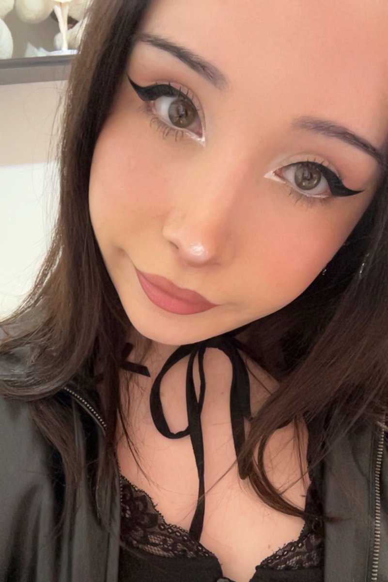 loupeticha's tweet photo. le makeup de la gloire https://t.co/nlcYRqbIyD
