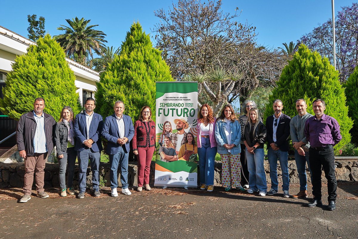 CabildoTenerife's tweet photo. 🐂 #SECTORPRIMARIO 𝗘𝗹 𝗖𝗮𝗯𝗶𝗹𝗱𝗼 𝗿𝗲𝘀𝗽𝗮𝗹𝗱𝗮 𝗲𝗹 𝗿𝗲𝗹𝗲𝘃𝗼 𝗴𝗲𝗻𝗲𝗿𝗮𝗰𝗶𝗼𝗻𝗮𝗹 𝗰𝗼𝗻 𝘂𝗻𝗮 𝗶𝗻𝘃𝗲𝗿𝘀𝗶𝗼́𝗻 𝗱𝗲 𝟱,𝟭 𝗺𝗶𝗹𝗹𝗼𝗻𝗲𝘀 𝗲𝗻 𝗲𝗹 𝗳𝗼𝗺𝗲𝗻𝘁𝗼 𝗱𝗲 𝗹𝗮 𝗴𝗮𝗻𝗮𝗱𝗲𝗿𝗶́𝗮 𝗲𝗻 𝟮𝟬𝟮𝟲.

👉 Así lo ha anunciado el consejero de @SectorPrimario, @ValentinTF23, durante la celebración del 𝗘𝗻𝗰𝘂𝗲𝗻𝘁𝗿𝗼 𝗱𝗲 𝗝𝗼́𝘃𝗲𝗻𝗲𝘀 𝗔𝗴𝗿𝗼𝗴𝗮𝗻𝗮𝗱𝗲𝗿𝗼𝘀 ‘𝗦𝗲𝗺𝗯𝗿𝗮𝗻𝗱𝗼 𝗙𝘂𝘁𝘂𝗿𝗼’, organizado por @AsagaCanarias.

💬 “𝗘𝗹 𝗰𝗮𝗺𝗽𝗼 𝗻𝗲𝗰𝗲𝘀𝗶𝘁𝗮 𝗮 𝗹𝗼𝘀 𝗷𝗼́𝘃𝗲𝗻𝗲𝘀, pero para que los jóvenes den el paso y asuman el relevo generacional, debemos generar sinergias, que contribuyan a garantizar que sus explotaciones sean viables y competitivas”.

ℹ https://t.co/d4GPYSUutc