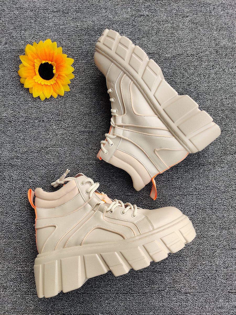 BootStunners's tweet photo. Bold sole. Clean finish. Street-style energy that instantly upgrades any outfit; cargos, jeans, oversized tees or dresses.

Comfortable enough for all-day wear.

Available in 43 &amp; 42 only
https://t.co/oVB1cUyVwu - size 43 : 25E43 , size 42 : 25E44
WhatsApp/call - 08104584593 https://t.co/AfnmWKq1lm