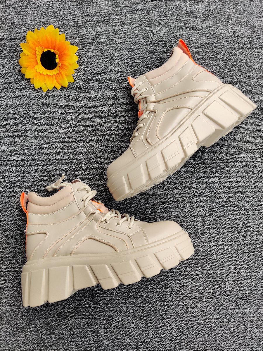BootStunners's tweet photo. Bold sole. Clean finish. Street-style energy that instantly upgrades any outfit; cargos, jeans, oversized tees or dresses.

Comfortable enough for all-day wear.

Available in 43 &amp; 42 only
https://t.co/oVB1cUyVwu - size 43 : 25E43 , size 42 : 25E44
WhatsApp/call - 08104584593 https://t.co/AfnmWKq1lm