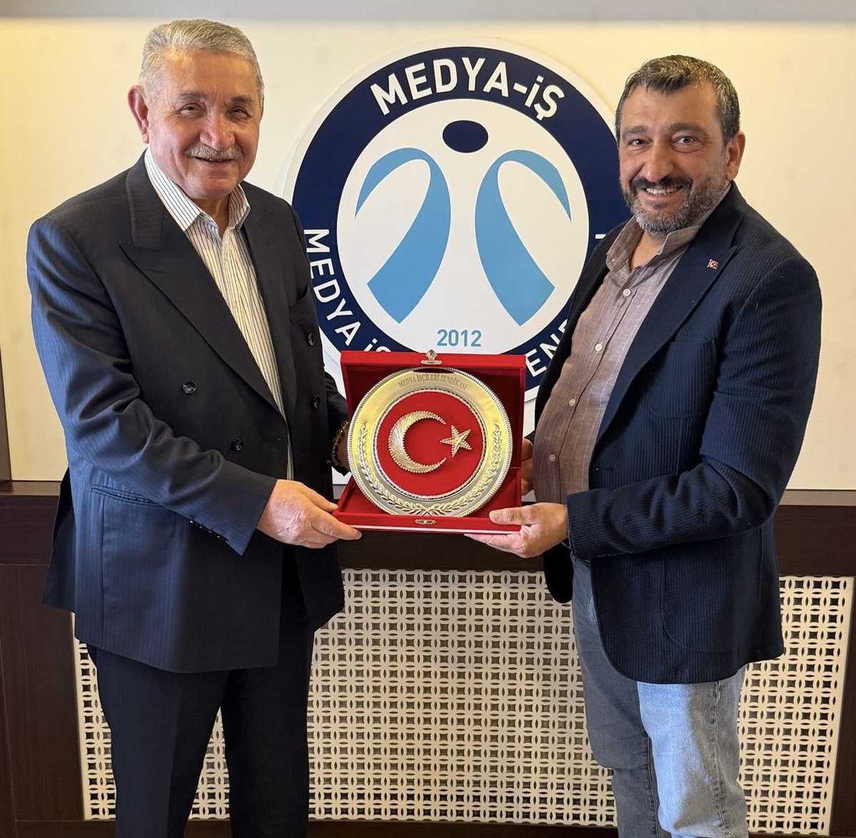 medyais's tweet photo. Öz Orman-İş Sendikası Genel Başkanı Settar Aslan, Genel Başkanımız Sezai Ballı’yı Genel Merkezimizde ziyaret etti.
@ozormanis1 @settaraslan https://t.co/6ea1TG6j9b