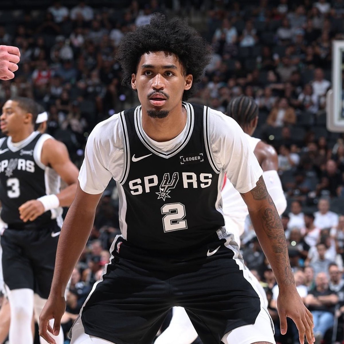 BetClem_'s tweet photo. BETS NBA PLAYOFFS 🏆🏀🇺🇸 16/05 🗓️

🇺🇸 D. Harper +3.5 rebonds @1.61 (1.5%)

✍️  Dylan Harper passe le cut 100% du temps sur cette série (5/5) our une moyenne de 6.4 rebonds par match. Le jeune rookie des Spurs a fait une superbe saison dans ce merveilleux collectif des Spurs.

Il répond également présent durant ces playoffs et fait des performances remarquables. Il a inscrit 24 pts lors du game 4 ou bien il a récolté 10 rebonds lors du game 5.

Ce soir game 6 décisif, les Spurs mènent 3-2 et se retrouvent au Target Center de Minneapolis pour tenter de mettre un terme à cette série et retrouver OKC en finale de conférence.

J'attends un match dur, accroché, des Wolves combatif , de la bonne défense avec des tirs contestés et par conséquent davantage de rebonds. Harper en sortie de banc aura de nouveau un rôle important et j'attends son énergie notamment aux rebonds.

📊 @propsdotcash 

Recherche faite à l'aide de : https://t.co/OXQyRa44Bj  25% de réduction avec le code promo CLEM25

Tu souhaites soutenir mon analyse et mon travail ? 👨‍💻
Inscris-toi ici 👇
https://t.co/yTDWeM6veJ
Code promo : BETCLEM
🎁 50% de ton 1er dépôt en freebet jusqu'à 200€

Début 3h30 🕒
💚 Si tu soutiens 
#TeamParieur