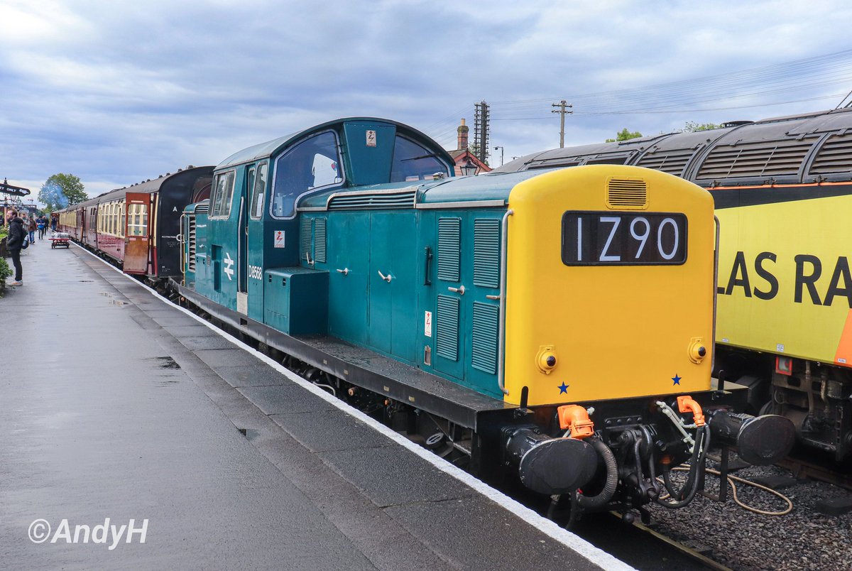 holtona72's tweet photo. Day two of the @svrofficialsite diesel gala and myself, @kingy69beard &amp; @Bennybizzle1 took the amazing #Clayton D8568 from our base at Bewdley into Kidderminster. Sounded excellent through the tunnel, as booked 🔥🔥 Also bumped into @TomDearlove1 again 😃👍 #Class17 #SVR 15/5/26 https://t.co/0RRUtqq6p7