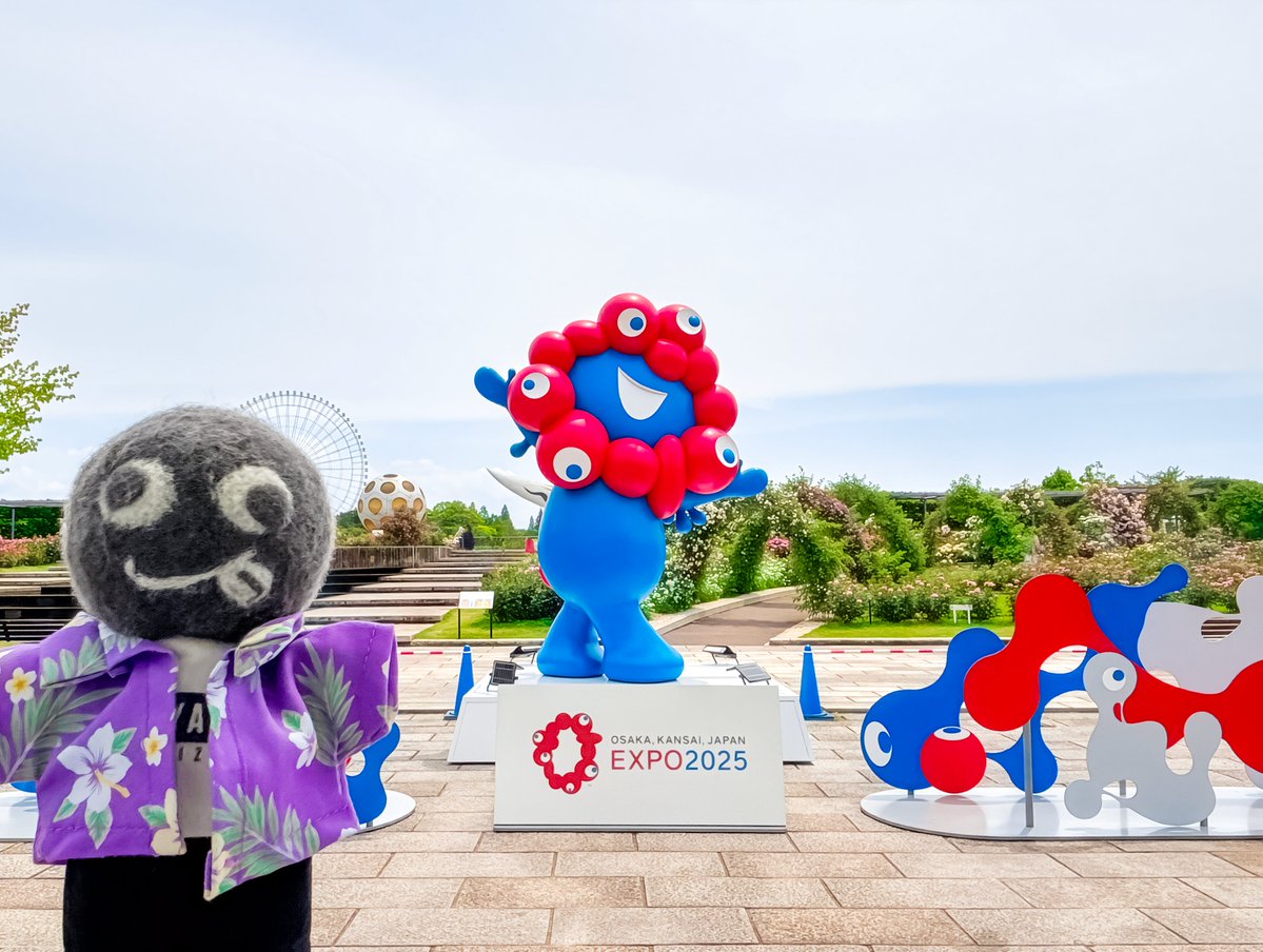 Over here🔴🔵 #ミャクミャク #JapanTravel