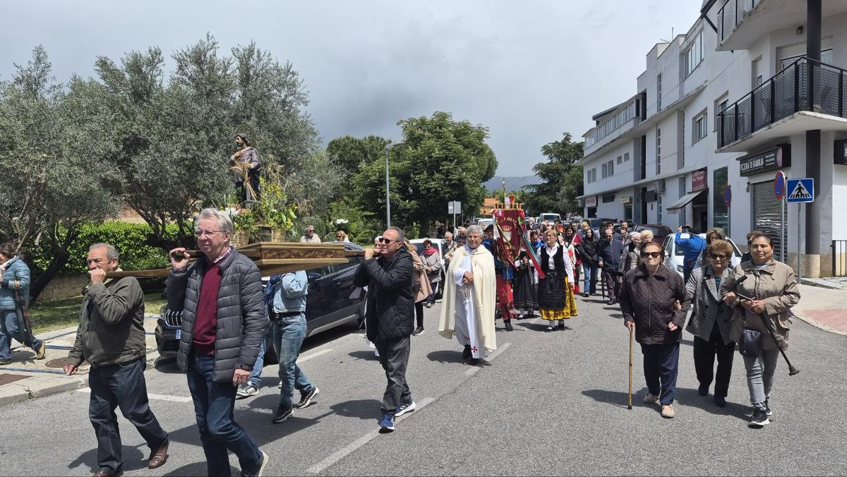 aytosotodelreal's tweet photo. 🌾 Así hemos celebrado San Isidro en Soto

🌧️ Ni la lluvia nos ha parado
🙏 Misa, procesión, bailes folclóricos y reparto de bollos preñaos y sangría.

📸 Todas las fotos 🔗 https://t.co/oawb84AwqO

#ViveSoto #SanIsidro2025 #SotoDelReal https://t.co/7oidBL2Il5