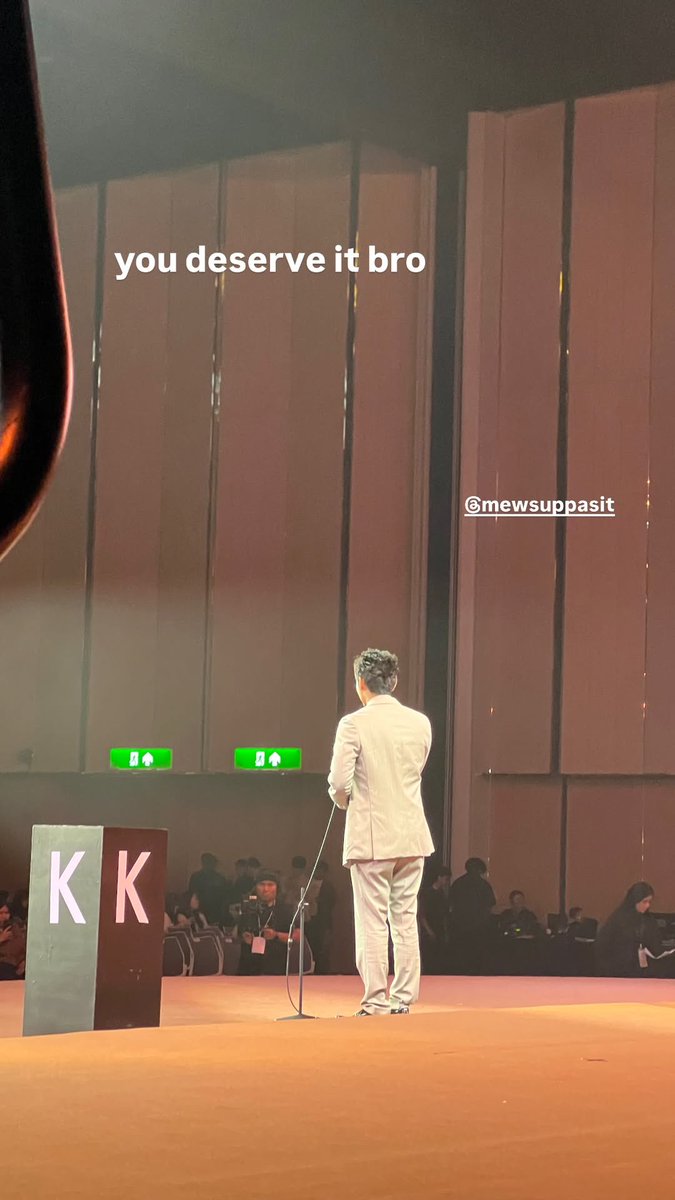 kisarenren's tweet photo. นักเรียนประกาศรางวัลให้อาจารย์ อะไรใหม่ๆ 🤣🤣🤣 https://t.co/Pdivzd1U6V