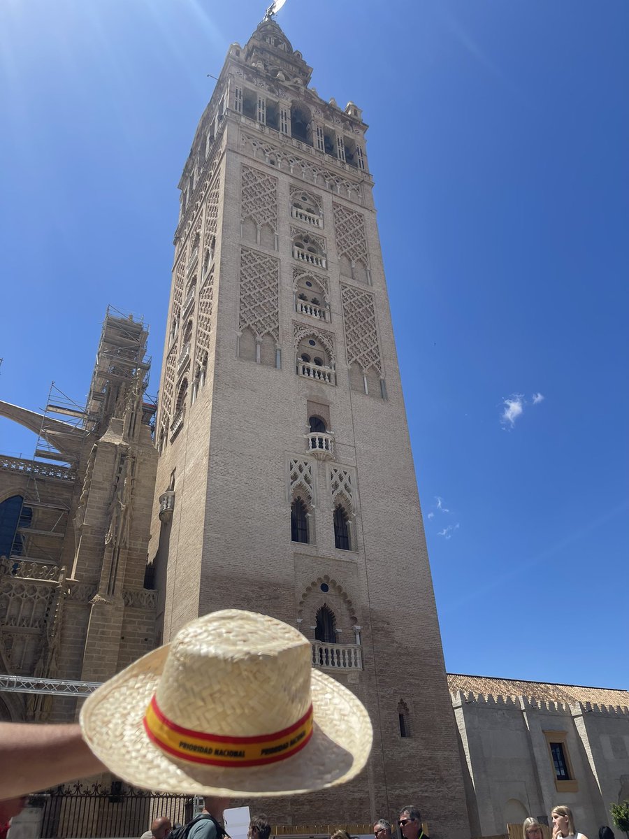 faazmani's tweet photo. Calentando motores para esta noche Miting final a los pies de la #Giralda #SentidoComún #PrioridadNacional con @GaviraVox @Santi_ABASCAL @AndaluciaVox @vox_es https://t.co/jFWqBGMEt8