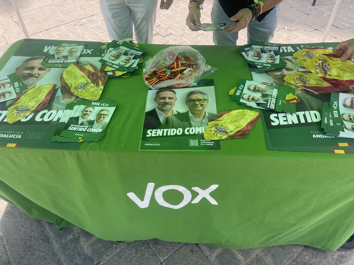 faazmani's tweet photo. Calentando motores para esta noche Miting final a los pies de la #Giralda #SentidoComún #PrioridadNacional con @GaviraVox @Santi_ABASCAL @AndaluciaVox @vox_es https://t.co/jFWqBGMEt8