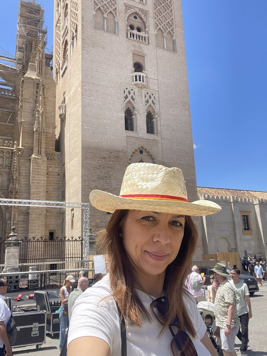faazmani's tweet photo. Calentando motores para esta noche Miting final a los pies de la #Giralda #SentidoComún #PrioridadNacional con @GaviraVox @Santi_ABASCAL @AndaluciaVox @vox_es https://t.co/jFWqBGMEt8