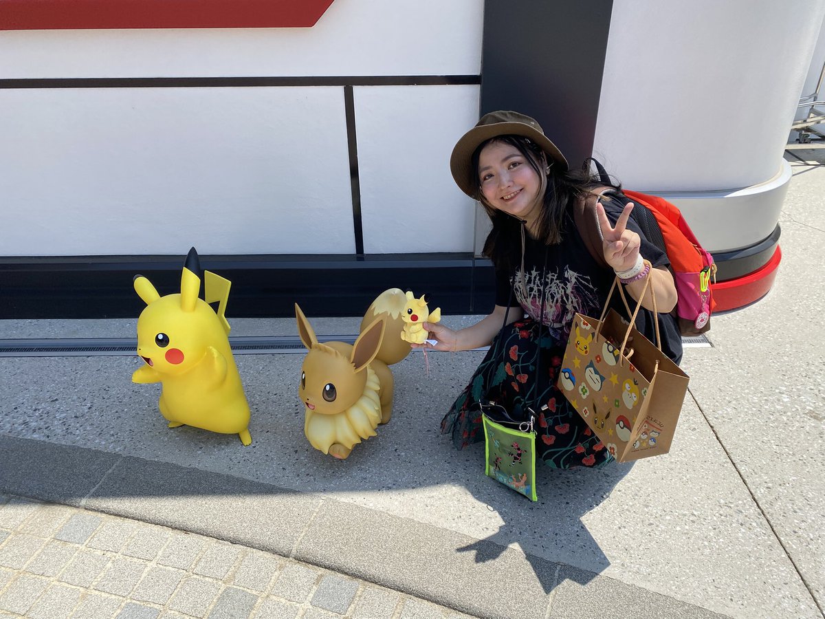 meg_bard's tweet photo. じぇふりんとポケパークカントーに行ってきました！水戸から川崎という距離に何度も挫けそうになりつつも励まされ、なんとかよみうりランドへ。ポケモンのカチューシャ付けたかったけど暑くて帽子ぬいだら死にそうだったから断念😭 https://t.co/pQnVo9YdKs