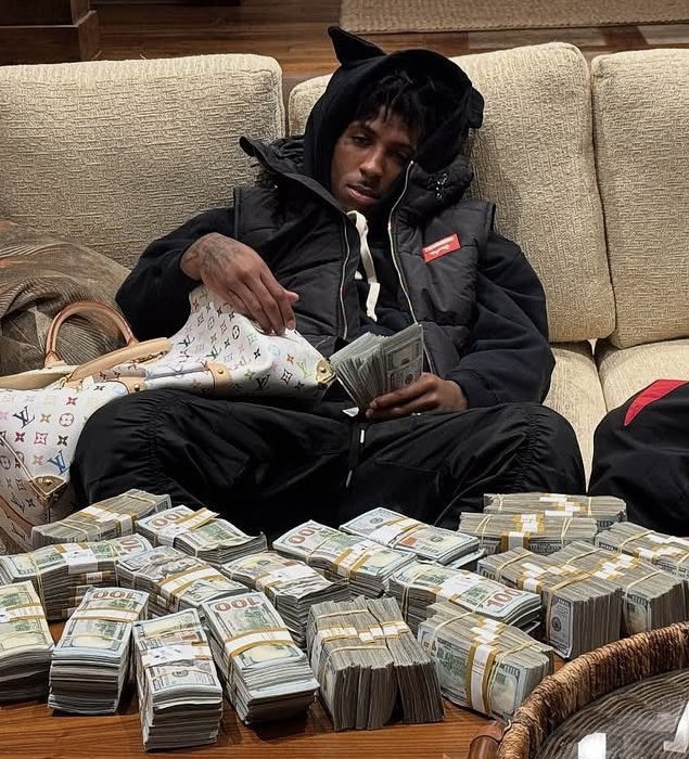 Dopeshit3200's tweet photo. @youngthug Fuck durk this the real king slime 💚🩸👌🏾 https://t.co/cqz16l9pAU