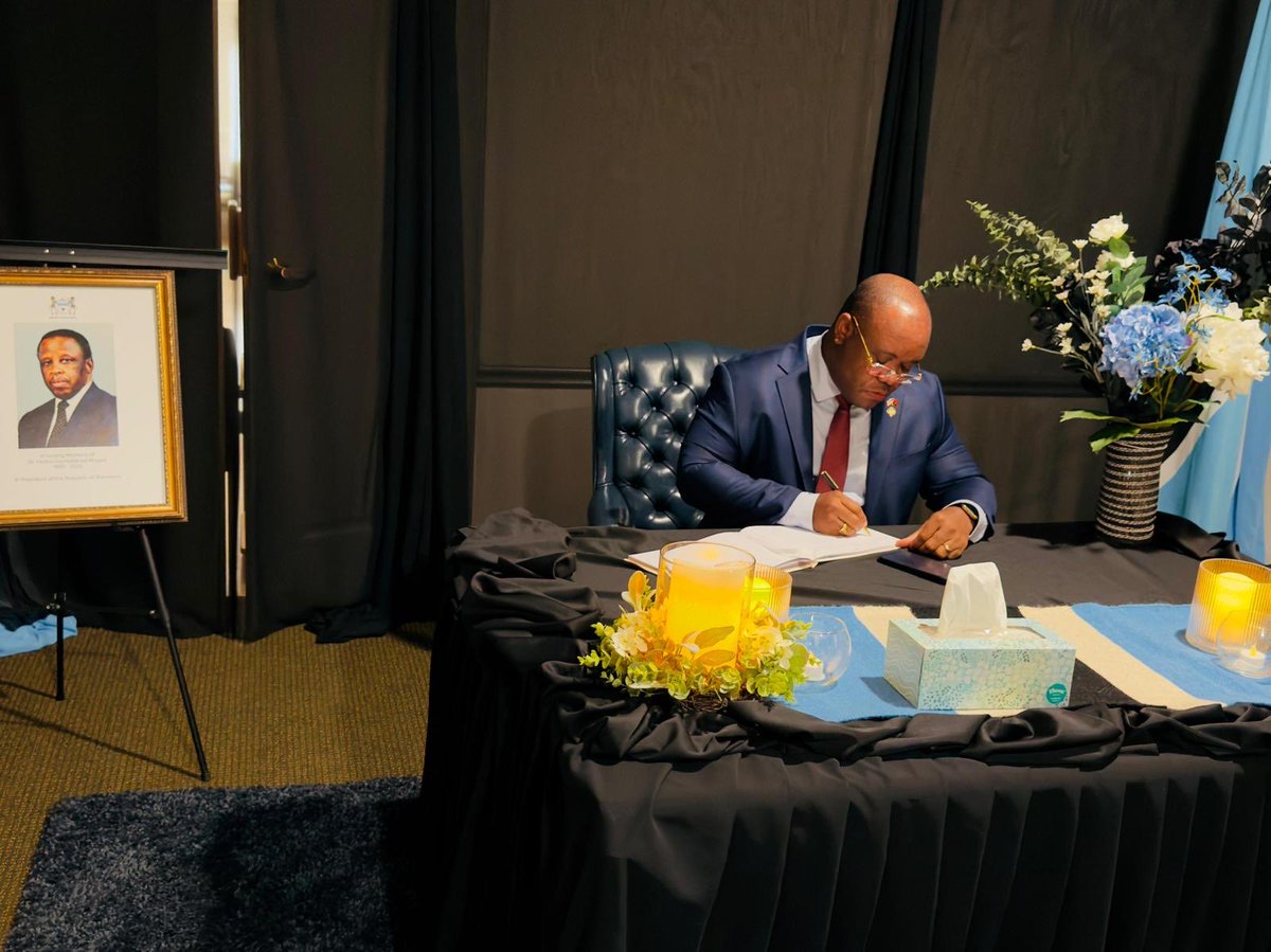 AmbassadorAVD's tweet photo. Tive a honra de me deslocar à Embaixada do Botswana em Washington, D.C., para assinar o livro de condolências pelo falecimento de S.E Dr. Festus Mogae, antigo Presidente da República do Botswana.Neste momento de luto, expressamos solidariedade ao povo e ao Governo do Botswana. https://t.co/pvBkYzADXj