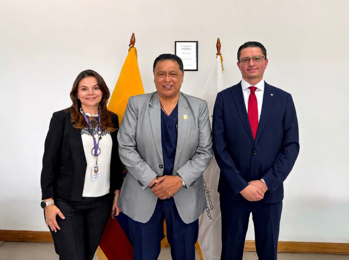 IndotEcuador's tweet photo. El ministro de Salud, Jaime Bernabé, recibió a las autoridades del INDOT, en un espacio orientado a potenciar la articulación interinstitucional y al análisis de acciones estratégicas para continuar consolidando el Sistema Nacional Integrado de Donación y Trasplante.

Durante el encuentro se abordaron temas relacionados con el fortalecimiento de los procesos técnicos, la promoción de la cultura de donación y la importancia de seguir impulsando políticas públicas que permitan ampliar el acceso oportuno, equitativo y seguro a los trasplantes en #ElNuevoEcuador.
@Salud_Ec