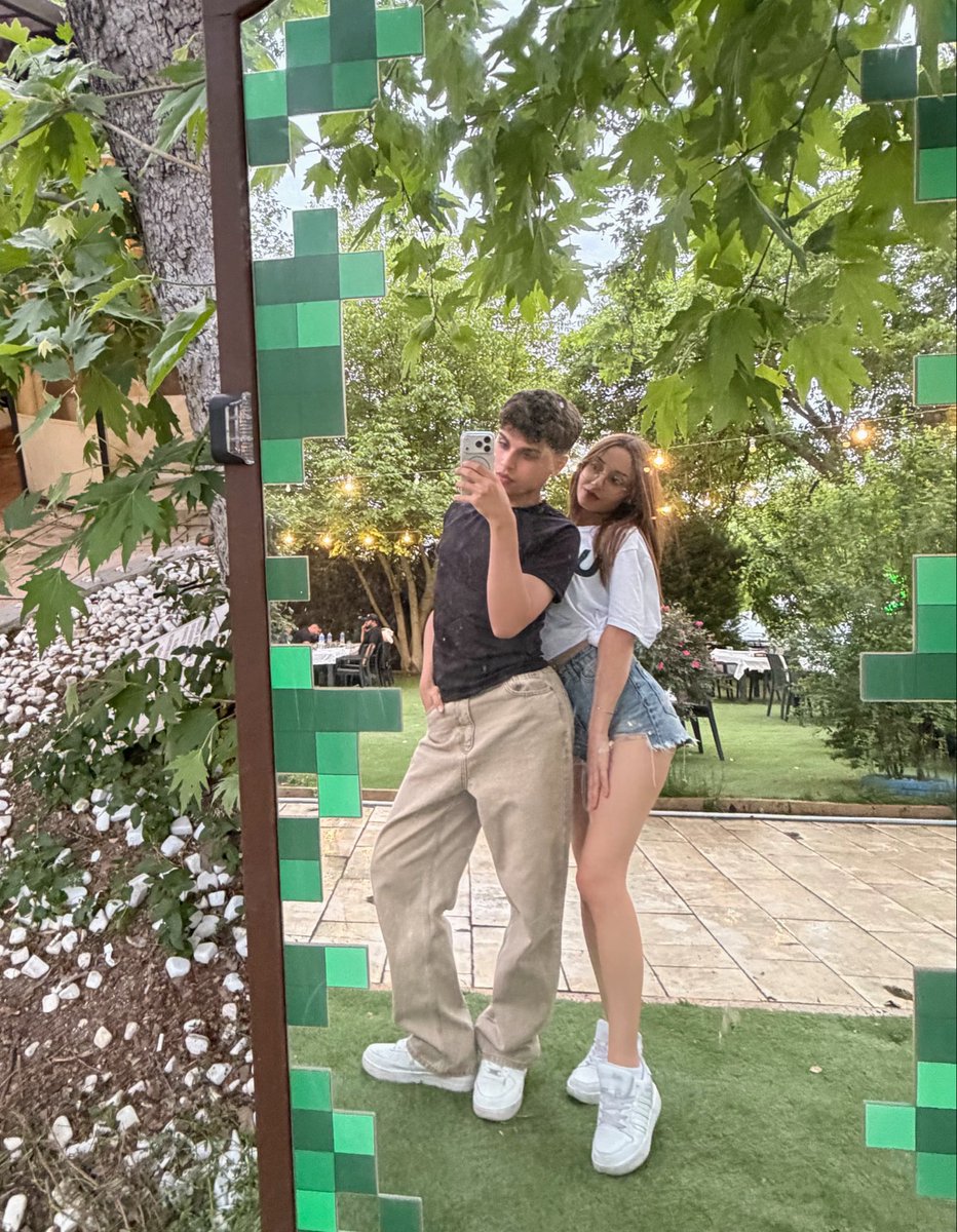 nutellaanss's tweet photo. Issız bir ormanda bizi görseniz ne yaparsınız ? 🤭🤭 https://t.co/wX2Yp0PPmx