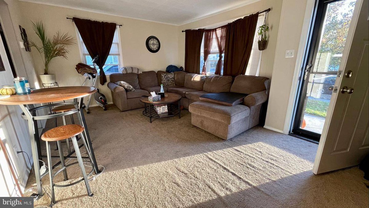 FamousJohnny's tweet photo. 21 OVERBROOK AVE, Maple Shade, NJ 08052 is now under contract.
See this listing and more on my website: https://t.co/UuPfsZR0hZ https://t.co/nqWSoa8FAj