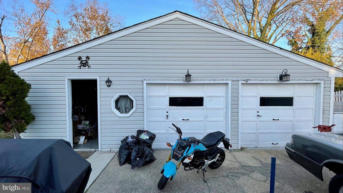 FamousJohnny's tweet photo. 21 OVERBROOK AVE, Maple Shade, NJ 08052 is now under contract.
See this listing and more on my website: https://t.co/UuPfsZR0hZ https://t.co/nqWSoa8FAj