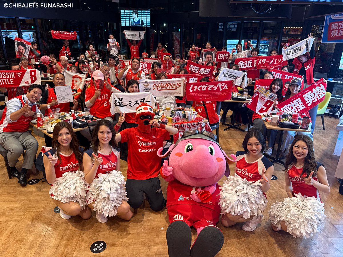 CHIBAJETS's tweet photo. 平日のナイトゲームにも関わらず、#GiGOららテラスTOKYOBAY でのPVにご参加いただいた皆さま、ありがとうございました🤝🏻❤️‍🔥#STARJETS、#ジャンボくん、#マスク・ド・オッチー と共に熱い #声炎 を送り続けてくださいました✊🏻🛫明日こそ、さらに #ジェッツ一丸 となり勝利を掴みにいきましょう🔥 https://t.co/UjcTDinqeg
