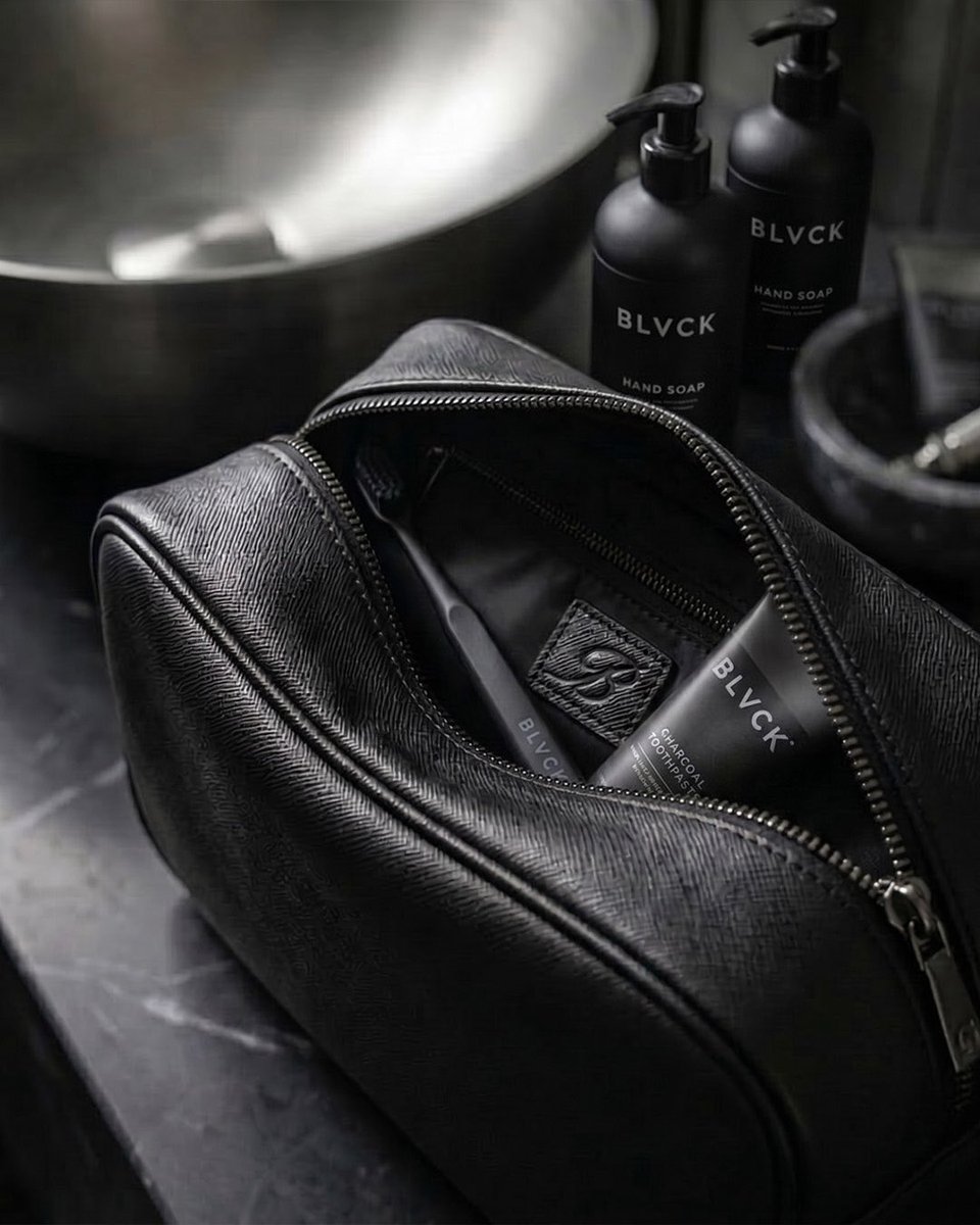 BlvckParis's tweet photo. Ok, but does it come in black. https://t.co/pOCE65M72i